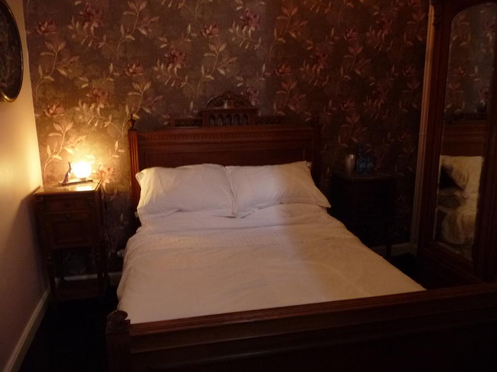 Chateau Lezat - Chambres D'Hotes La Souterraine Oda fotoğraf